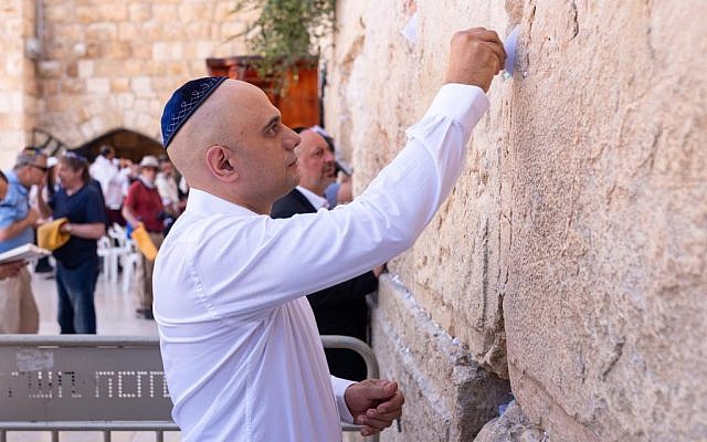 Sajid Javid places a note into the wall at the Kotel