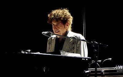 Bob Dylan captivates the 65,000-strong crowd in Hyde Park.