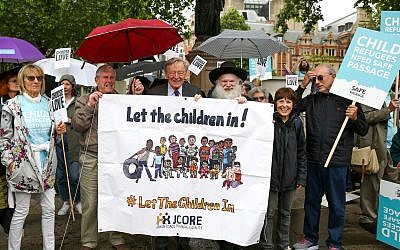 Lord Alf Dubs, Rabbi Gluck and representatives from the Jewish Council for Racial Equality at a demo in support of child refugee resettlement Credit: Dinendra Haria