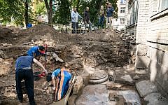 While excavating the premises of the Great Synagogue of Vilna in Vilnius Old Town, archaeologists have unveiled two out of four pillars that were surrounding the pulpit (Credit: Vilnius City Municipality.) While excavating the premises of the Great Synagogue of Vilna in Vilnius Old Town, archaeologists have unveiled two out of four pillars that were surrounding the pulpit (Credit: Vilnius City Municipality.)