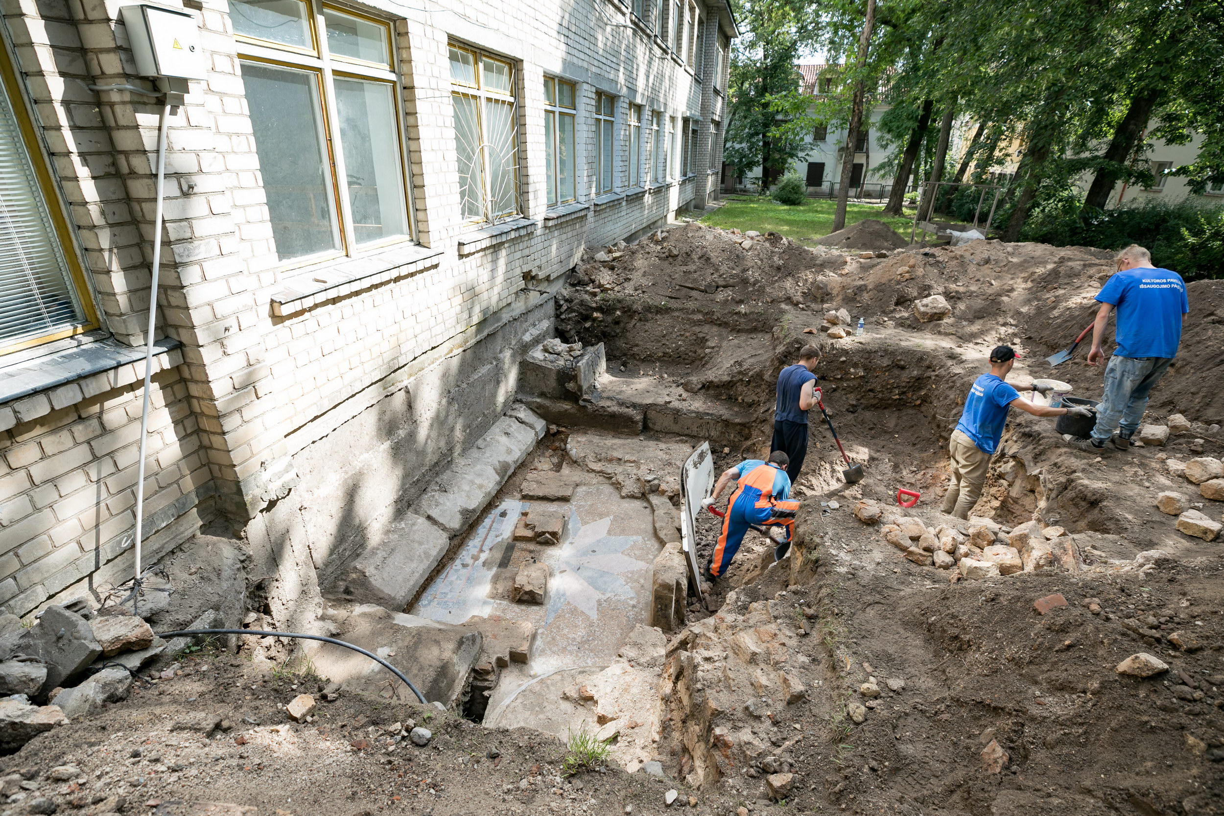 While excavating the premises of the Great Synagogue of Vilna in Vilnius Old Town, archaeologists have unveiled two out of four pillars that were surrounding the pulpit  (Credit: Vilnius City Municipality.)