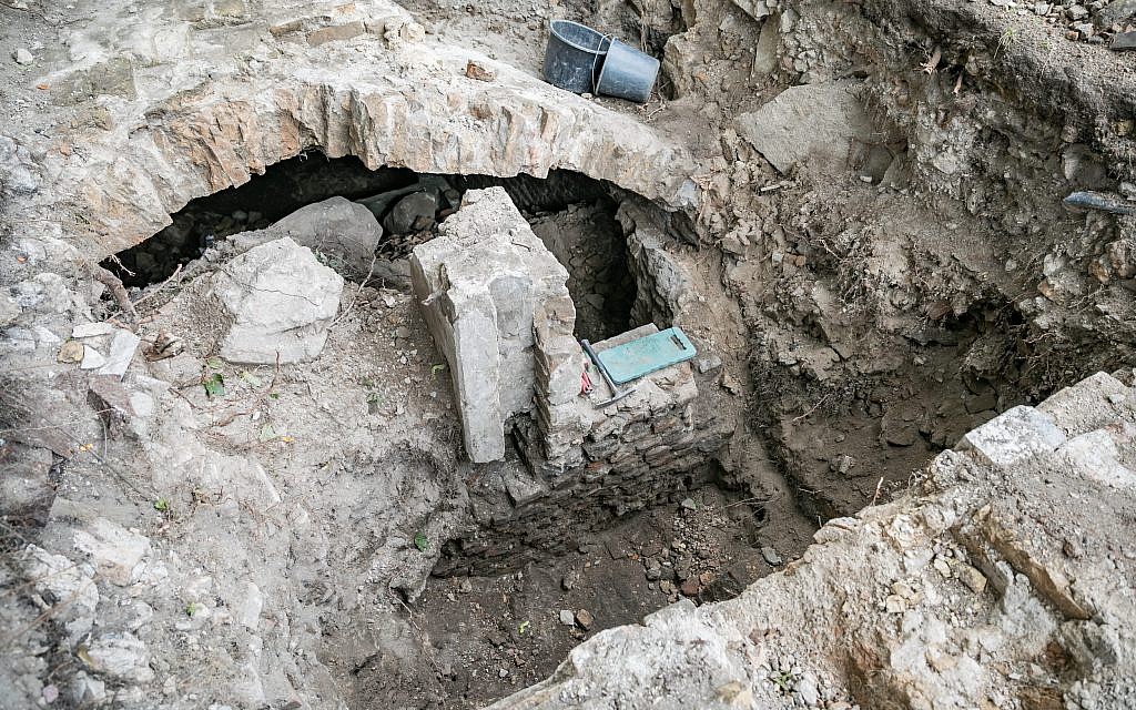 While excavating the premises of the Great Synagogue of Vilna in Vilnius Old Town, archaeologists have unveiled two out of four pillars that were surrounding the pulpit  (Credit: Vilnius City Municipality.)
