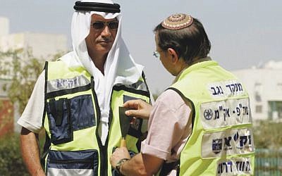 Zaka Bedouin and Jewish volunteers working together