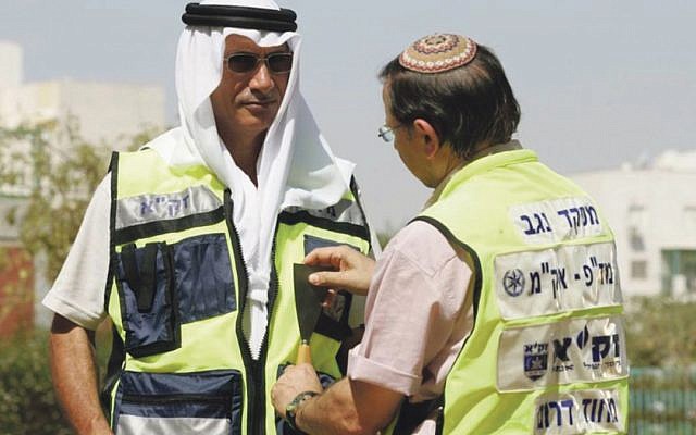 Zaka Bedouin and Jewish volunteers working together