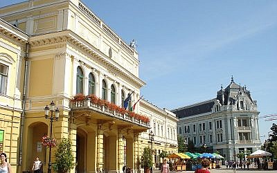 Main square, Nyiregyhaza, Hungary (David Sallay - (WT-en) Sloshmo at English Wikivoyage)