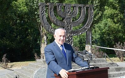 Prime Minister Benjamin Netanyahu and his wife Sara, together with Ukraine President Volodymyr Zelensky, attended a memorial ceremony at the monument at Babi Yar ,for the Ukrainian Jews who were murdered at Babi Yar during World War II.