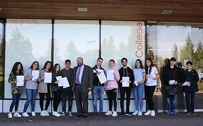 Yavneh College students celebrate their GCSE results for 2019
