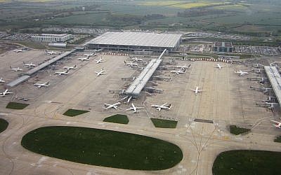 London Stansted Airport main terminal (Wikipedia)