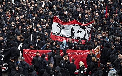 Neo-Nazi demonstration in Leipzig, Germany in October 2009 (Wikipedia/
Author: Herder3)