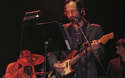 David  Berman performing with Silver Jews at Webster Hall in 2006 (Wikipedia/Reuben Strayer - https://www.flickr.com/photos/cutey5/114389143/)