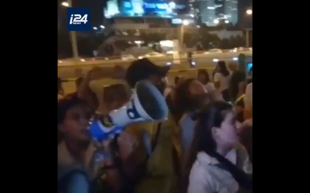 Filipinos and migrant workers demonstrate against deportations in Israel. (i24 News on Twitter)