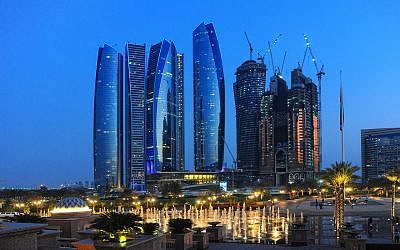 Etihad Towers in the evening (Wikipedia/Attribution Валерий Дед)