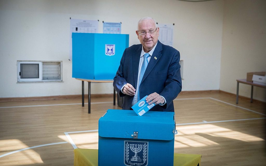 President Reuven Rivlin casts his ballot at a voting station in Jerusalem, during the Knesset Elections, on September 17, 2019.. Photo by: JINIPIX