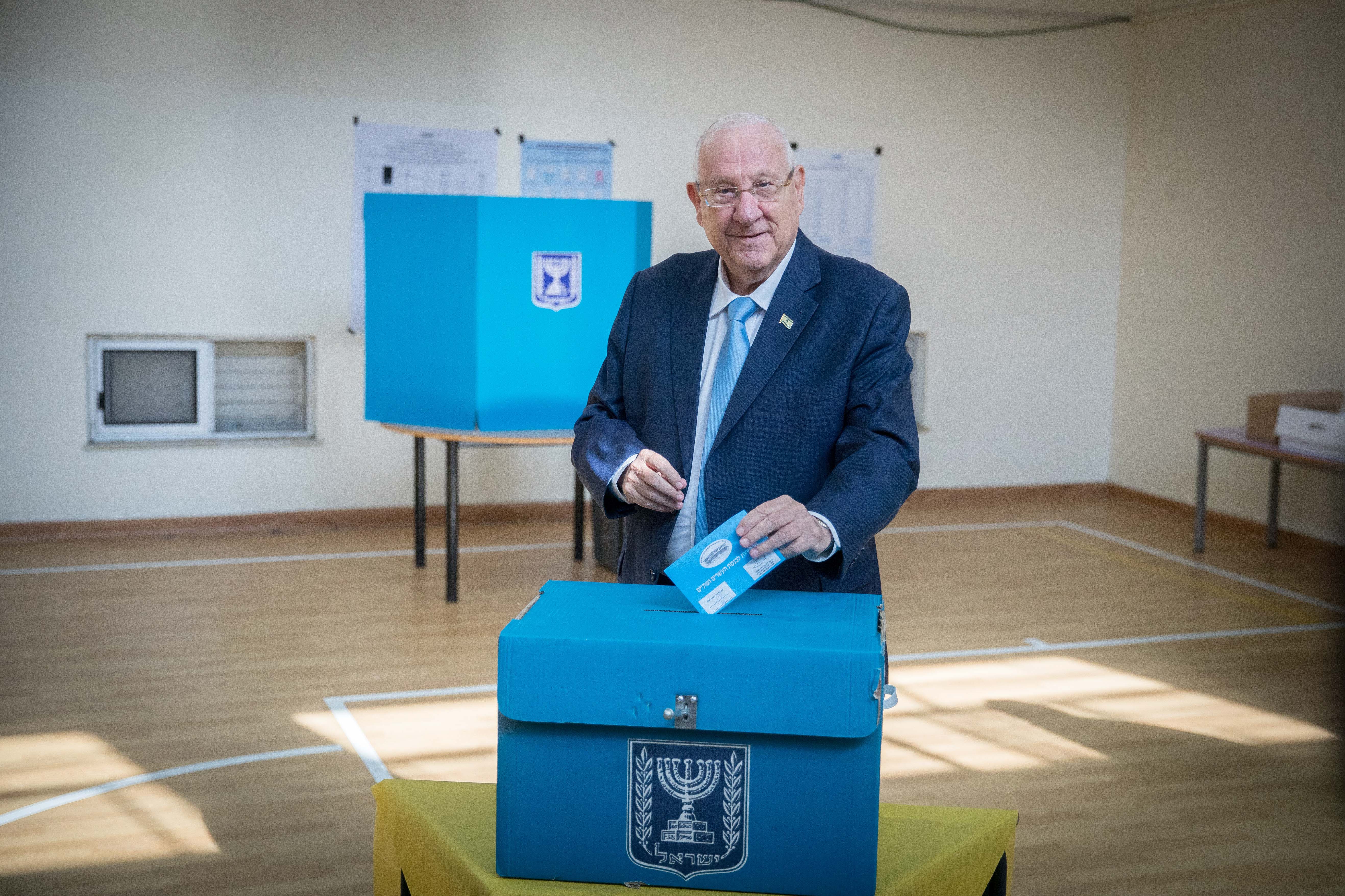 President Reuven Rivlin casts his ballot at a voting station in Jerusalem, during the Knesset Elections, on September 17, 2019.. Photo by: JINIPIX
