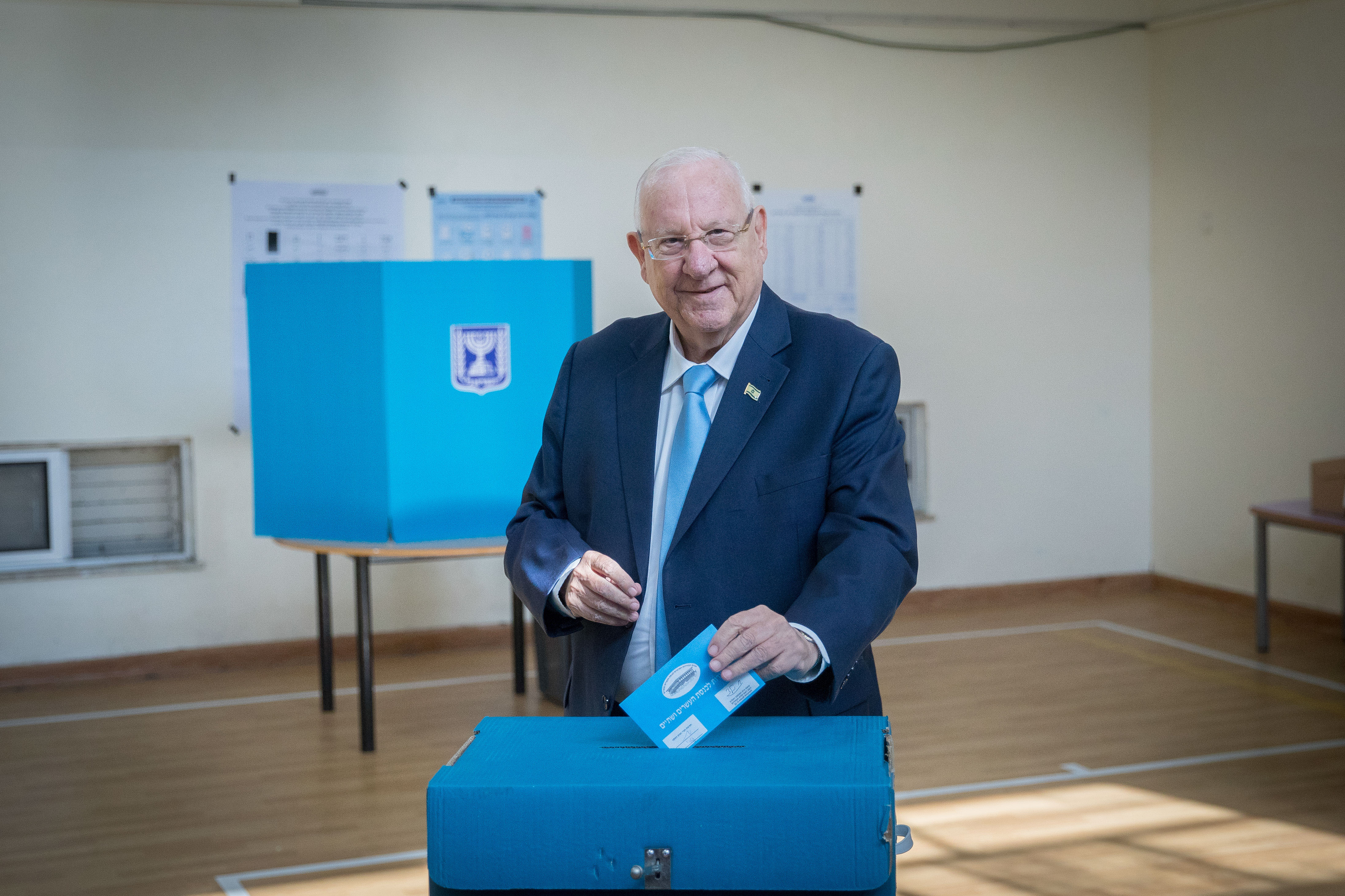 President Reuven Rivlin casts his ballot at a voting station in Jerusalem, during the Knesset Elections, on September 17, 2019. Photo by: JINIPIX