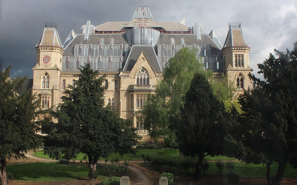 Wood Green Crown Court (Credit: Rillke, CC BY-SA 3.0, https://commons.wikimedia.org/w/index.php?curid=78662669)