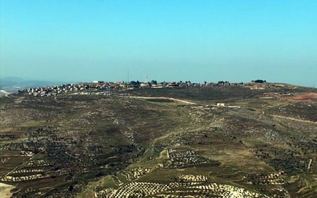 Yitzhar settlement (Wikipedia - Author: 	מיכאלי. Picture taken by Michael Jacobson)