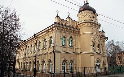 An example of a Synagogue in Siberia. This is the Tomsk Choral shul, the oldest one in the region

(Тара-Амингу at Russian Wikipedia)