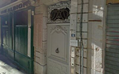 The commemorative plaque on Sainte-Catherine road in Lyon (credit: Google Maps Street View)