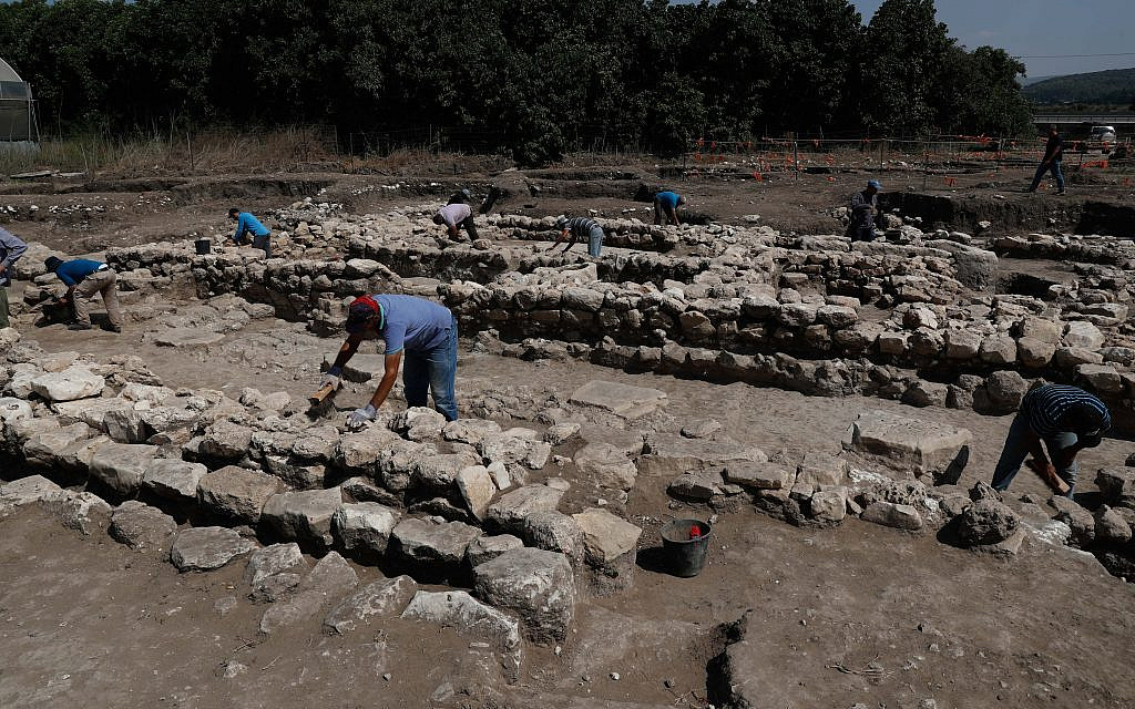 Israeli archaeologists work at the ancient site of En Esur (Ein Asawir) where a 5000-year-old city was uncovered, near the Israeli town of Harish on October 06, 2019. Photo by: JINIPIX