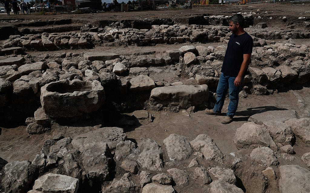 Israeli archaeologists work at the ancient site of En Esur (Ein Asawir) where a 5000-year-old city was uncovered, near the Israeli town of Harish on October 06, 2019.. Photo by: JINIPIX
