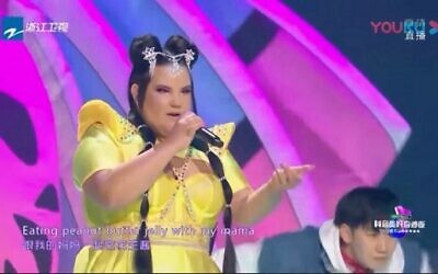 Netta performing in China (screenshot)