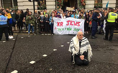 Rabbi Jeffrey Newman at Extinction Rebellion protest, London 2019
(Photo by Extinction Rebellion)