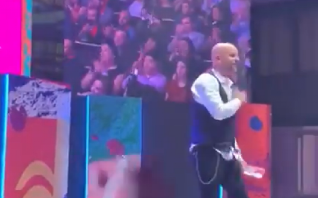 Tomas Kalika receiving his award (Screenshot from Instagram)
