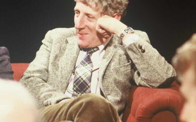 Jonathan Miller appearing on late-night broadcast After Dark in  1988 (Credit: Open Media, Wikipedia Commons)