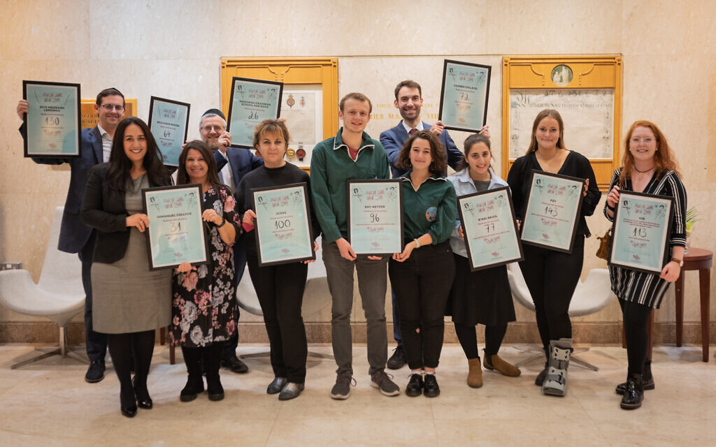 Back row, left to right: Solomon Mozes, Rabbi Sulzbacher, Adam Levine. Front row, left to right: Sharron Shackell, Naomi Amdurer, Carolyn Raven, Daniel Marks, Ella Janner-Klausner, Chana Bernstein, Emma Mendel and Esther Offenbach (Credit:  Jewish Swab Week 2019)