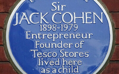 Blue plaque commemorating Sir Jack Cohen (Credit: Spudgun67, Wikimedia Commons, www.commons.wikimedia.org/w/index.php?curid=36808750)