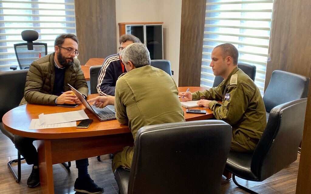 Israeli officials make plans to help victims of the earthquake