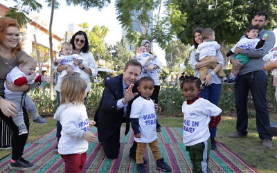 Jewish Agency chairman Isaac Herzog with immigrants to Israel from the last decade, and their young children.