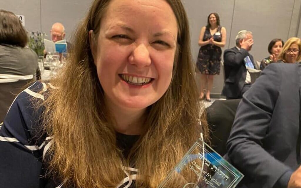 Rabbi Lea with her award