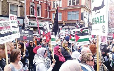 Picture of demonstrators against Israel holding Palestine Solidarity Campaign placards (Credit: Jewish News)
