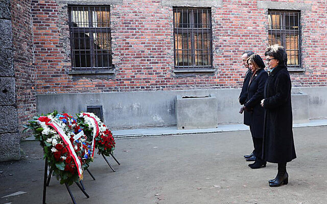 U.S. House Speaker Nancy Pelosi, centre, and speakers of Poland's parliament lay wreaths at the executions Death Wall of the World War II Nazi death camp of Auschwitz-Birkenau. (US Consulate General in Krakow via AP)