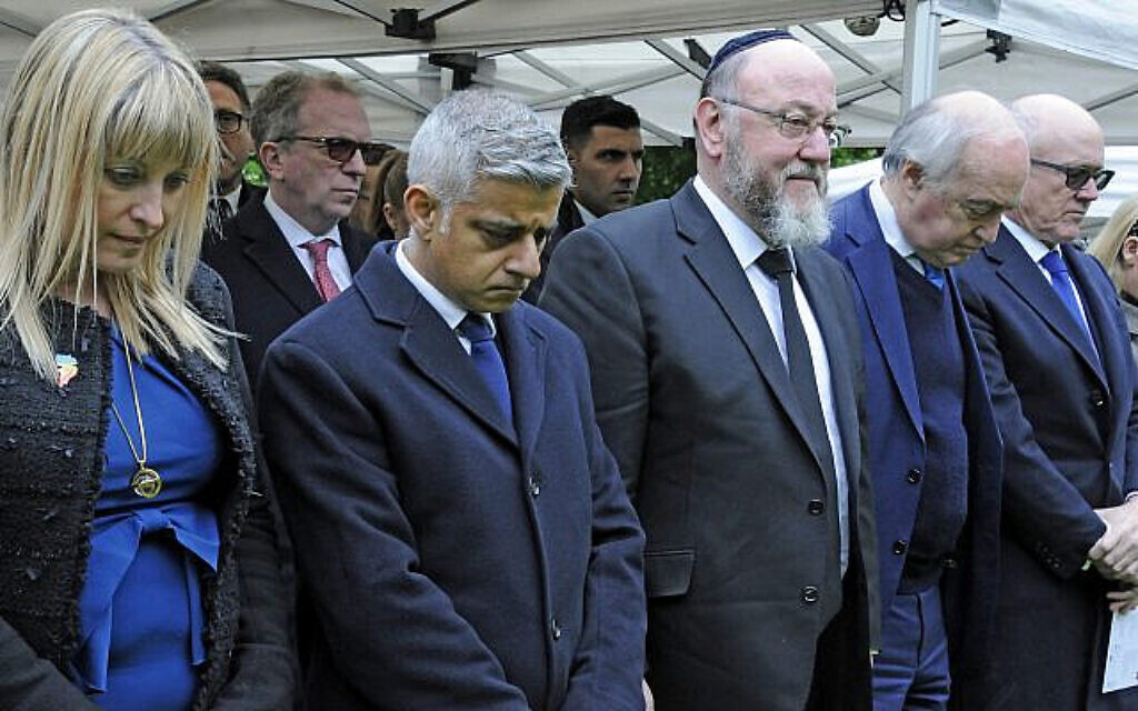 Sadiq Khan, the mayor of London, attends the 2019 Yom Hashoah event alongside Chief Rabbi Mirvis and Board president Marie van der Zyl. (Photo: John Rifkin via Jewish News)