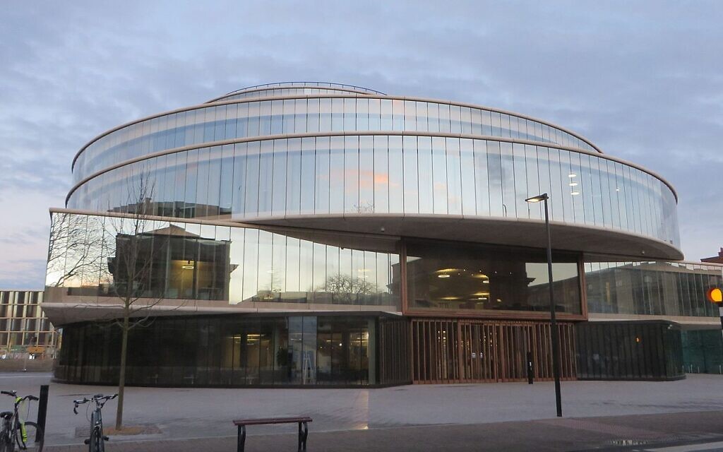 The Blavatnik School of Government building of Oxford University, in Walton Street, Oxford (Wikipedia/Jpbowen/Creative Commons Attribution-Share Alike 4.0 International license)