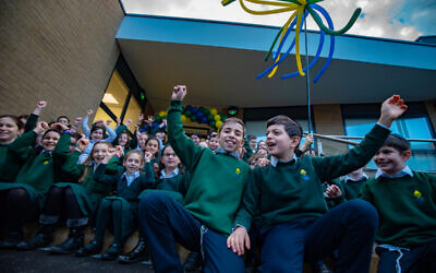 Noam students celebrate their new building! (Picture credit: Jonathan Kalmus)