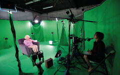 Pleased to meet you: Creating a virtual reality project using a ‘green room’