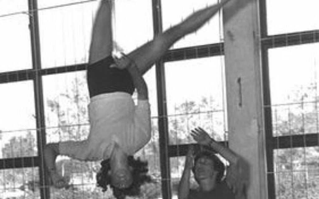 Ágnes Keleti training a student at the Wingate Institute in Israel (05-12-1960) (Wikipedia/Israel National Photo Collection/Author: Fritz Cohen)