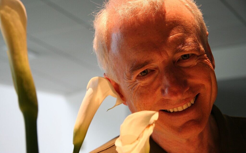 Larry Tesler 

(Wikipedia/Author: Yahoo! Blog from Sunnyvale, California, USA/ Source: Larry Tesler Smiles at Whisper/  Creative Commons Attribution 2.0 Generic license / (CC BY 2.0) / https://creativecommons.org/licenses/by/2.0/legalcode)