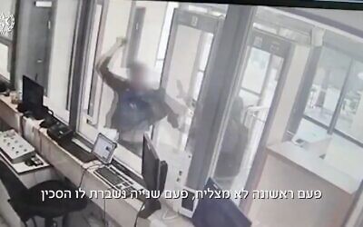 Screenshot from Kan video of the stabbing attack