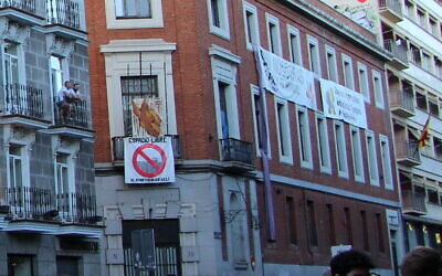'The Ungovernable' building in Madrid. 

(Wikipedia/Author: HazteOir.org. Source: https://www.flickr.com/photos/hazteoir/48229330572/in/album-72157709405047136/ (CC BY-SA 2.0 ES)/ https://creativecommons.org/licenses/by-sa/2.0/es/deed.en)