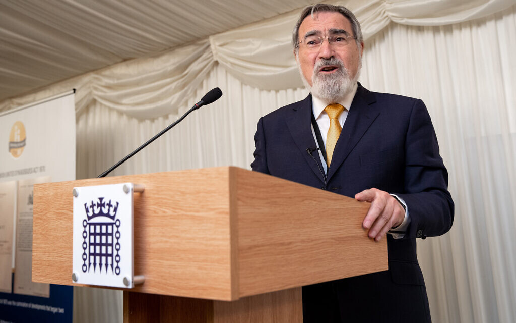 Rabbi Lord Sacks addressing guests at the United Synagogue's 150th birthday celebration (Paul Lang Photography)