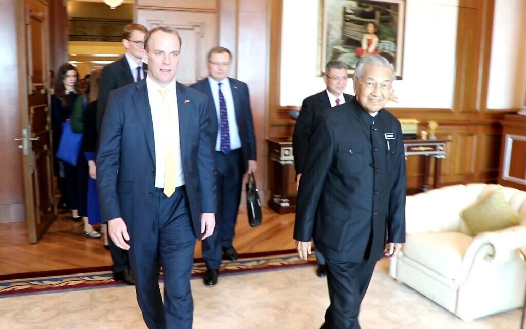 Dominic Raab with Malaysian Prime Minister Mahathir Mohamad (Credit: Foreign Office)