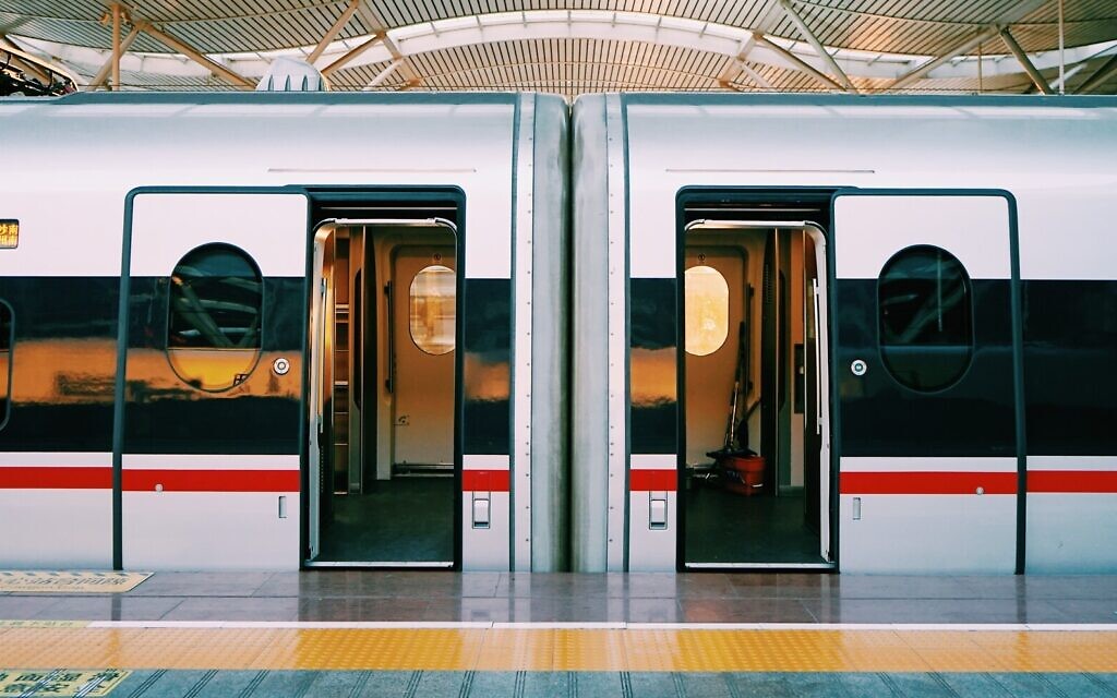 Photo by lan deng on Unsplash