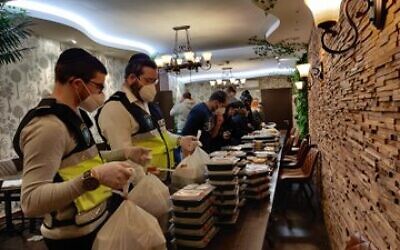 Asado Bistro  delivered free meals to the vulnerable who are isolating due to #Covid19 (Shomrim Stamford Hill on Twitter)