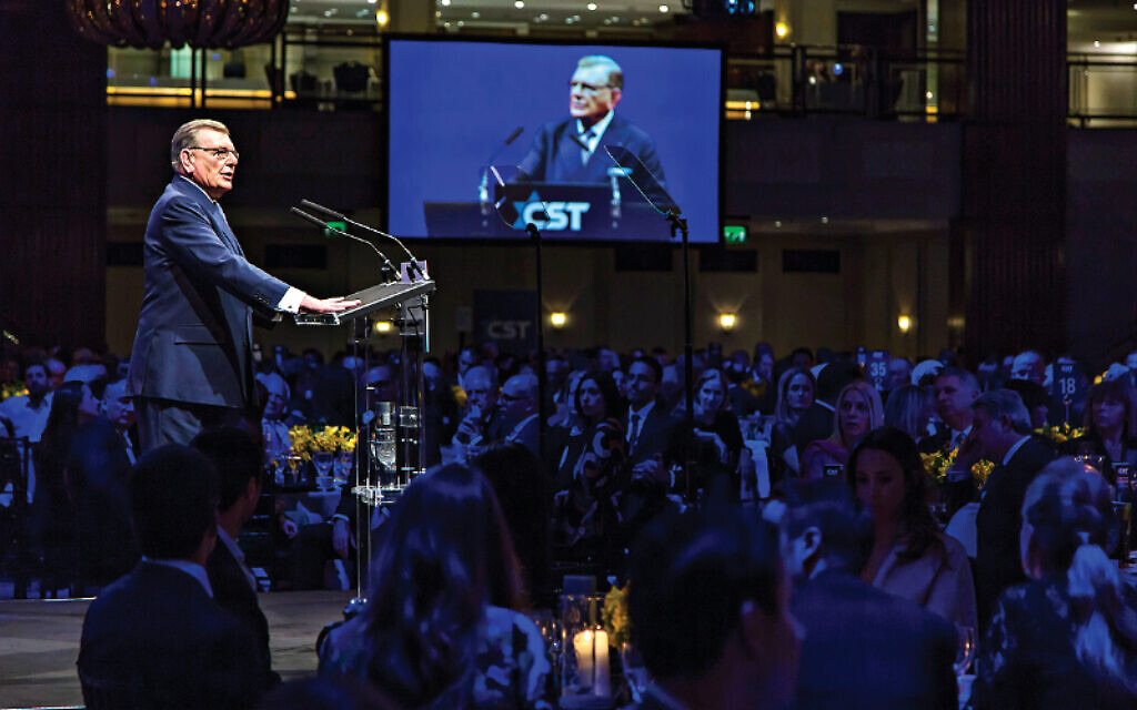 Sir Gerald Ronson speaking at the 2018 CST dinner