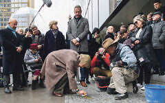 Bobby Lax with his mother Evelyn, Prof. Monika Grütters, Mathias Döpfner, Friede Springer and Gunter Demnig at the installation of the Stolpersteine at publisher Axel Sringer Bobby Lax with his mother Evelyn, Prof. Monika Grütters, Mathias Döpfner, Friede Springer and Gunter Demnig at the installation of the Stolpersteine at publisher Axel Sringer